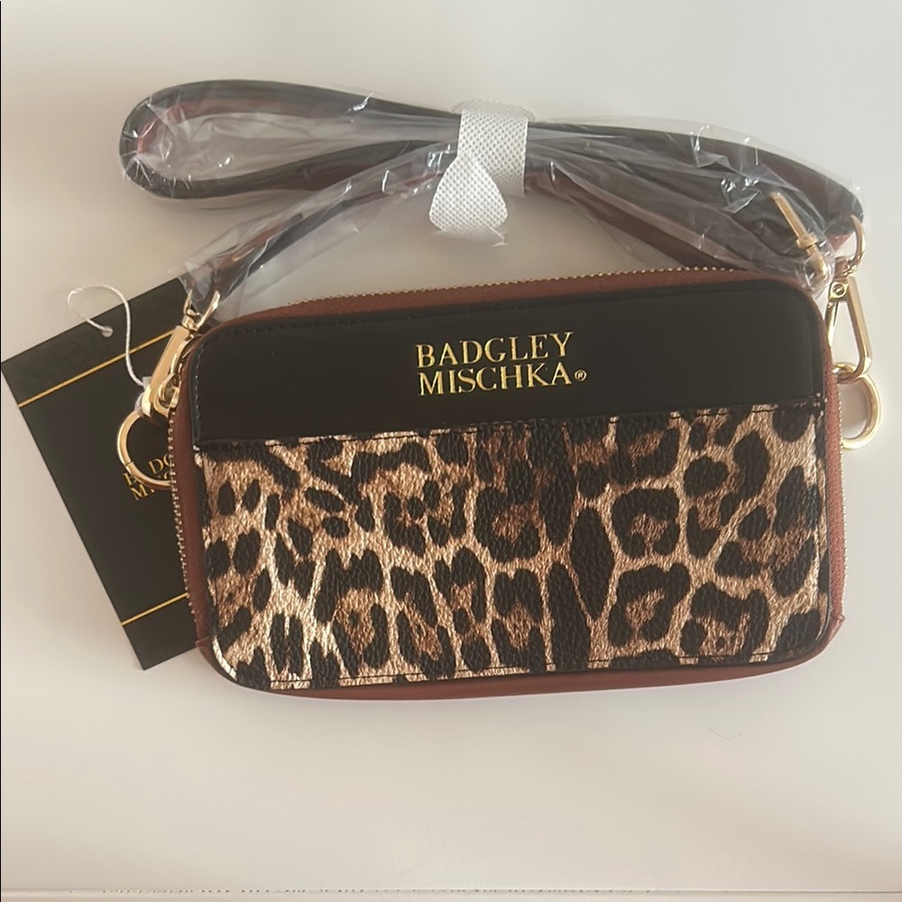 Badgley Mischka Leopard Vegan Leather Belt Bag - Picture 2 of 7